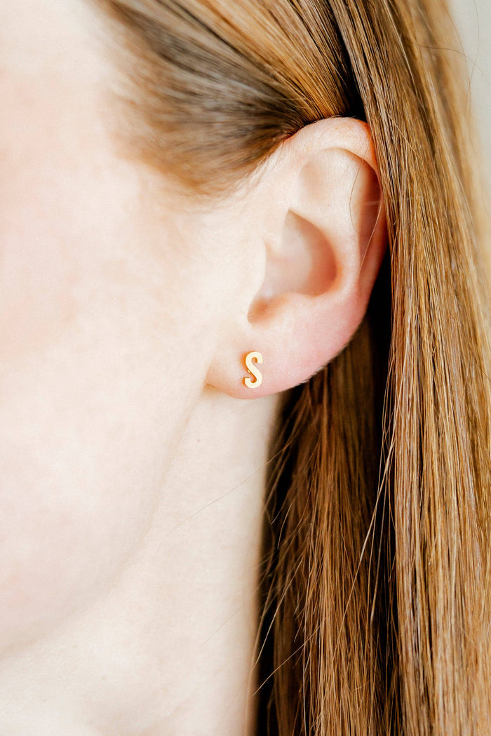 LINNY CO | Screwback Stud Earrings - Initial S