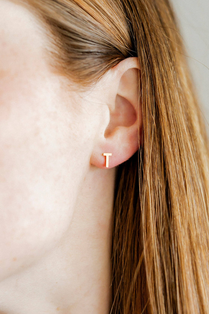 LINNY CO | Screwback Stud Earrings - Initial T